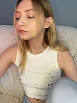 Snapshot of Leecey chatting on 02-21-26, 06:47 Leecey online show from 02-21-26, 06:47