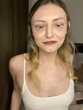 Snapshot of Leecey chatting on 03-08-26, 02:04 Leecey online show from 03-08-26, 02:04