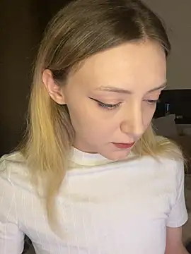 Snapshot of Leecey chatting on 03-08-26, 09:29 Leecey online show from 03-08-26, 09:29