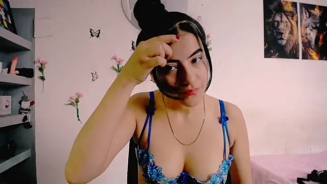 charlotte petit  online show from 02-17-26, 04:13