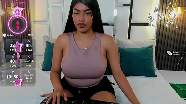 Snapshot of _luna_rossee_ chatting on 02-21-26, 08:10 luna rossee online show from 02-21-26, 08:10