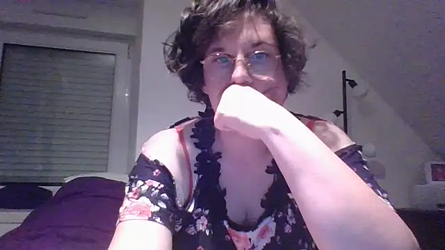 OIseauNoir88 online show from 05-09-26, 07:30