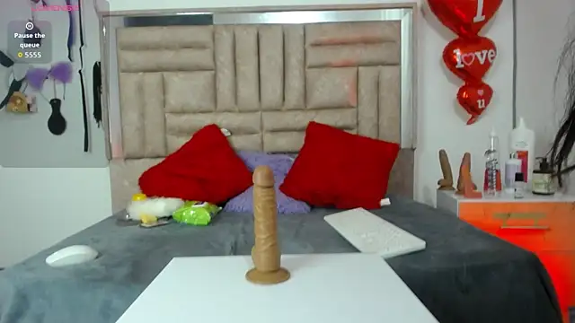 Snapshot of Bombom_Lux chatting on 03-10-26, 04:06 Bombom Lux online show from 03-10-26, 04:06