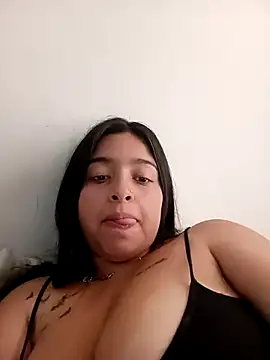 Snapshot of _juli17_ chatting on 03-08-26, 10:02 juli17 online show from 03-08-26, 10:02