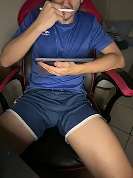 Snapshot of hungtwinkBR chatting on 03-19-26, 11:31 hungtwinkBR online show from 03-19-26, 11:31