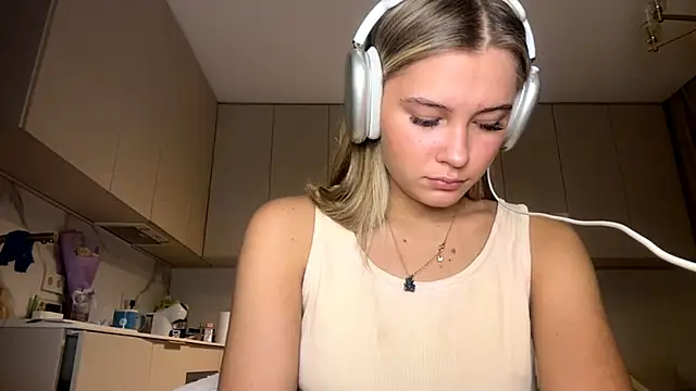 Snapshot of SeveralDip chatting on 03-08-26, 03:21 SeveralDip online show from 03-08-26, 03:21