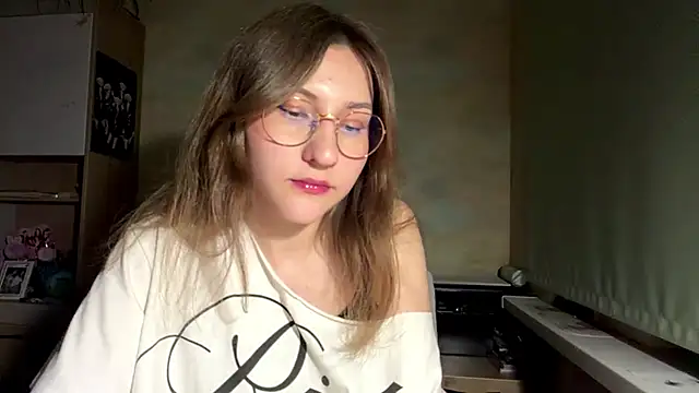 Miaaa Moon online show from 05-17-26, 07:10