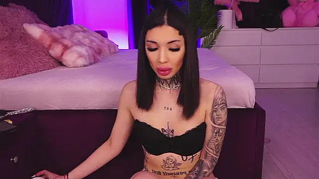 Snapshot of CassandraFoxy chatting on 03-10-26, 05:12 CassandraFoxy online show from 03-10-26, 05:12