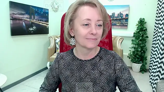 MONA W online show from 04-25-26, 01:41