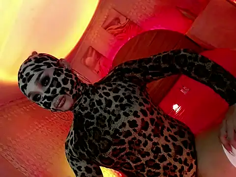 Snapshot of Mysterious_Mistress chatting on 02-13-26, 03:41 Mysterious Mistress online show from 02-13-26, 03:41