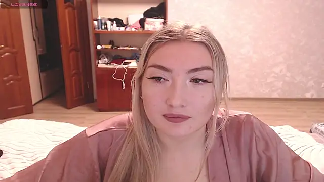 Snapshot of MiraRoy chatting on 02-09-26, 03:38 MiraRoy online show from 02-09-26, 03:38