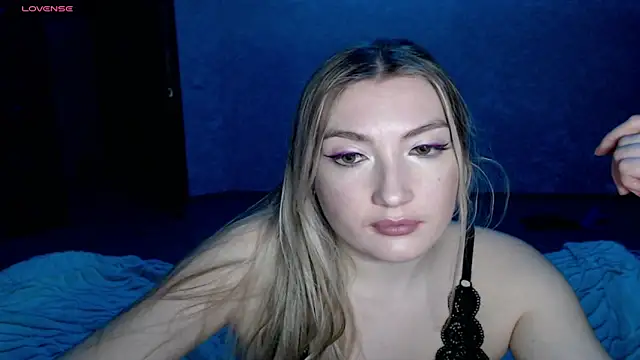 Snapshot of MiraRoy chatting on 03-06-26, 06:59 MiraRoy online show from 03-06-26, 06:59