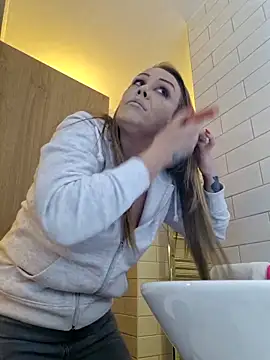 Snapshot of Majestic-Maya chatting on 03-07-26, 05:32 Majestic-Maya online show from 03-07-26, 05:32