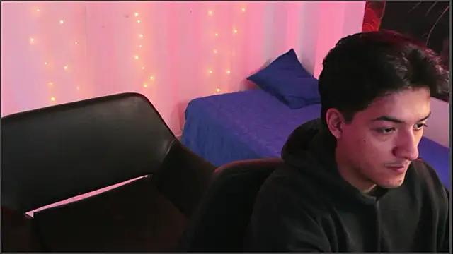 Snapshot of RoseSinsDonViktor chatting on 03-11-26, 04:46 RoseSinsDonViktor online show from 03-11-26, 04:46