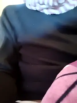 Snapshot of newtube0 chatting on 02-05-26, 03:33 newtube0 online show from 02-05-26, 03:33