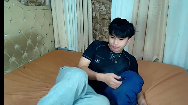 Snapshot of xlovercutietwink chatting on 02-11-26, 04:56 xlovercutietwink online show from 02-11-26, 04:56