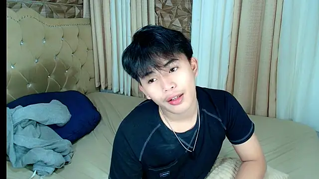 Snapshot of xlovercutietwink chatting on 02-14-26, 05:53 xlovercutietwink online show from 02-14-26, 05:53