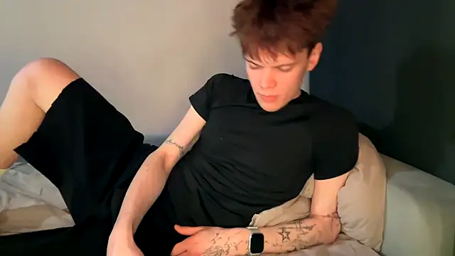 Snapshot of Kevin_bucks chatting on 03-10-26, 02:11 Kevin bucks online show from 03-10-26, 02:11