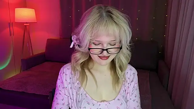 Snapshot of Mary_Piersen chatting on 03-12-26, 11:22 Mary Piersen online show from 03-12-26, 11:22