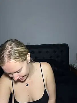 Snapshot of Ellie-rosee chatting on 02-12-26, 07:14 Ellie-rosee online show from 02-12-26, 07:14