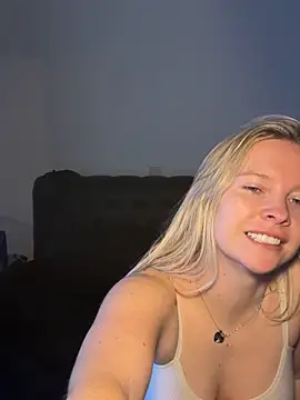 Snapshot of Ellie-rosee chatting on 02-16-26, 07:48 Ellie-rosee online show from 02-16-26, 07:48