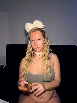 Snapshot of Ellie-rosee chatting on 02-22-26, 05:11 Ellie-rosee online show from 02-22-26, 05:11