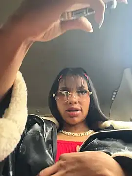 Snapshot of KendallArdent chatting on 06-24-26, 02:05 KendallArdent online show from 06-24-26, 02:05