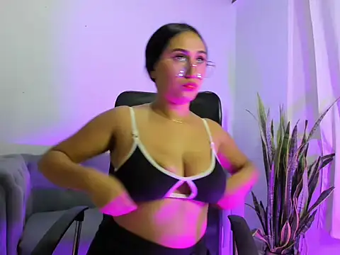 Snapshot of camila_wood chatting on 03-12-26, 11:33 camila wood online show from 03-12-26, 11:33