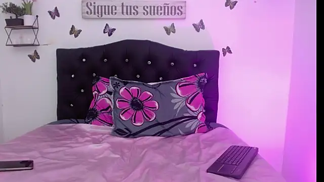 Coral Villalobos online show from 02-26-26, 06:29