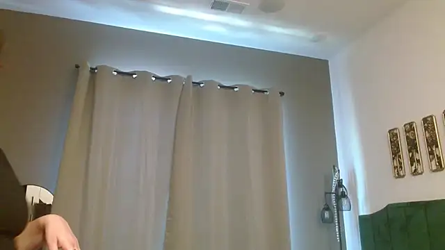 HazelSkyesChat online show from 03-18-26, 08:12