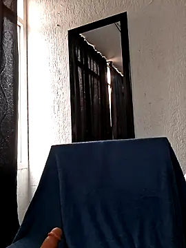 Snapshot of the_lagoon_girl chatting on 03-12-26, 04:13 the lagoon girl online show from 03-12-26, 04:13