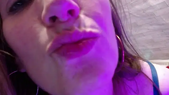 Snapshot of Roxxxanne069 chatting on 02-23-26, 06:11 Roxxxanne069 online show from 02-23-26, 06:11