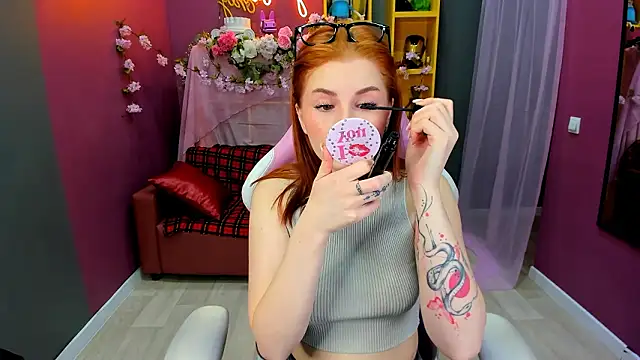 Snapshot of MiraBoom chatting on 03-12-26, 09:32 MiraBoom online show from 03-12-26, 09:32