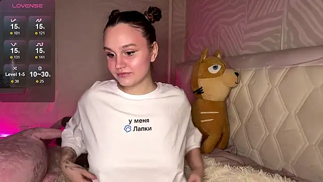 Snapshot of Barbie_Charm_ chatting on 02-15-26, 08:16 Barbie Charm online show from 02-15-26, 08:16