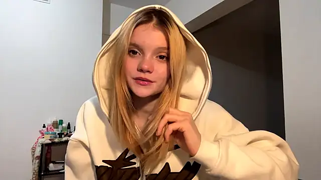 Snapshot of Tiffany_Muse chatting on 02-07-26, 01:09 Tiffany Muse online show from 02-07-26, 01:09