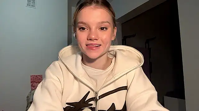 Snapshot of Tiffany_Muse chatting on 03-06-26, 03:03 Tiffany Muse online show from 03-06-26, 03:03