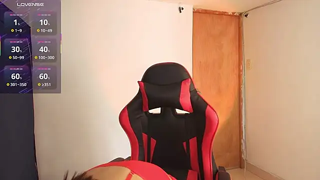 Snapshot of Zoe-Walzer chatting on 03-10-26, 03:39 Zoe-Walzer online show from 03-10-26, 03:39