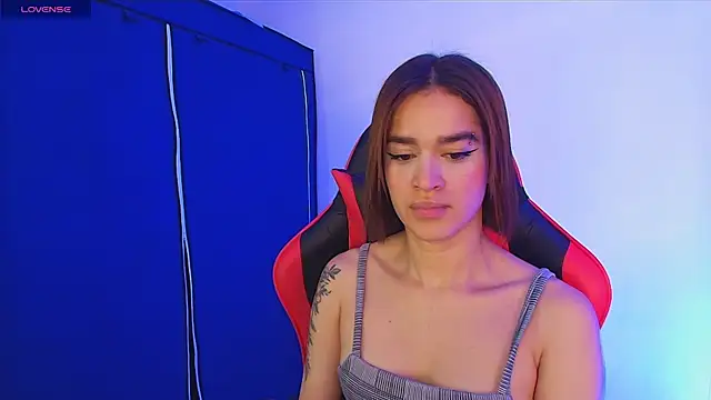 Zoe-Walzer online show from 04-26-26, 02:48