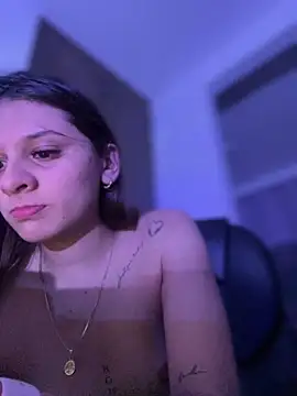 Snapshot of alison_parkerr26 chatting on 03-10-26, 04:06 alison parkerr26 online show from 03-10-26, 04:06