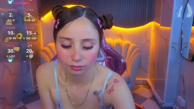 Snapshot of Ariana18_b chatting on 06-06-26, 01:05 Ariana18 b online show from 06-06-26, 01:05