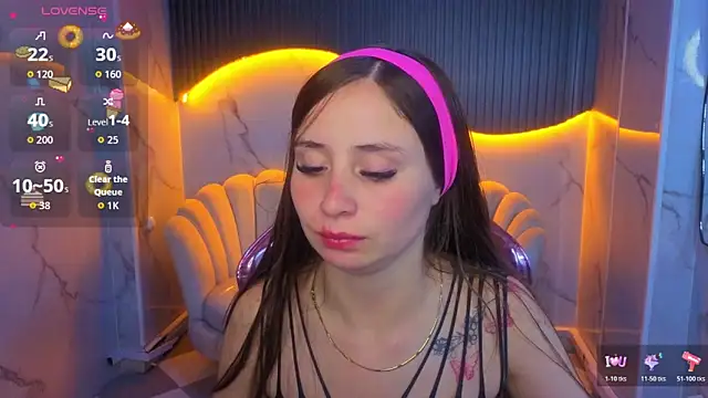 Snapshot of Ariana18_b chatting on 06-08-26, 01:11 Ariana18 b online show from 06-08-26, 01:11