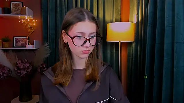 arianaa cat online show from 04-28-26, 06:35