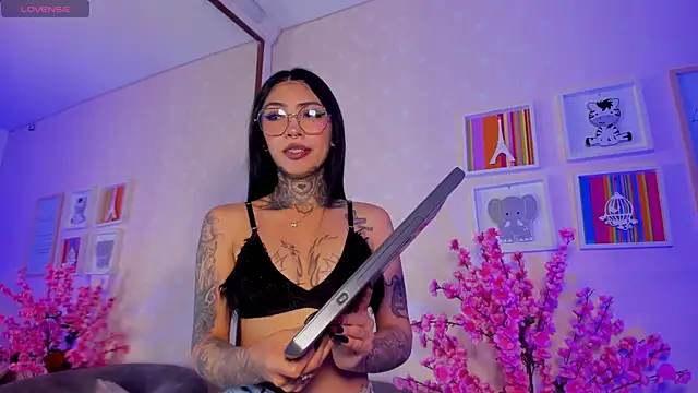 Ashley Blum  online show from 04-19-26, 12:04