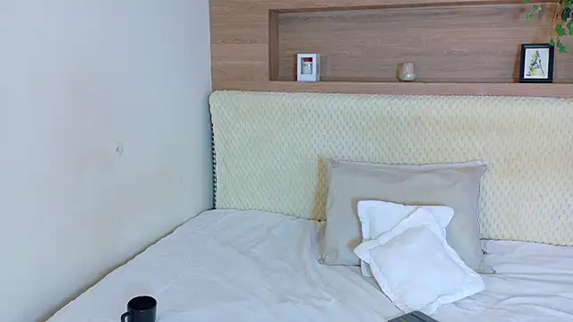 VioletBloomm online show from 02-25-26, 12:04