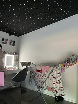 Snapshot of Just-Lilly chatting on 06-26-26, 04:11 Just-Lilly online show from 06-26-26, 04:11