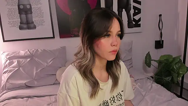 Snapshot of Hey_lucy__ chatting on 03-05-26, 11:39 Hey lucy online show from 03-05-26, 11:39