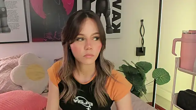 Snapshot of Hey_lucy__ chatting on 03-11-26, 11:27 Hey lucy online show from 03-11-26, 11:27