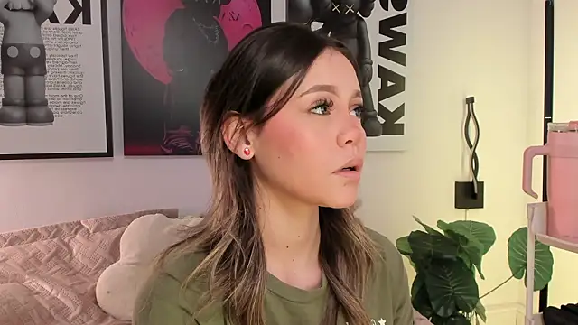 Snapshot of Hey_lucy__ chatting on 03-12-26, 11:27 Hey lucy online show from 03-12-26, 11:27