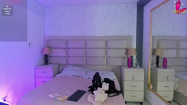 CarolineFyre online show from 04-12-26, 12:43