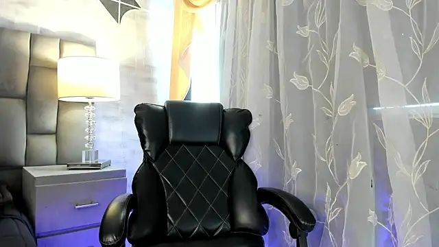 Snapshot of CarolineFyre chatting on 05-01-26, 02:10 CarolineFyre online show from 05-01-26, 02:10